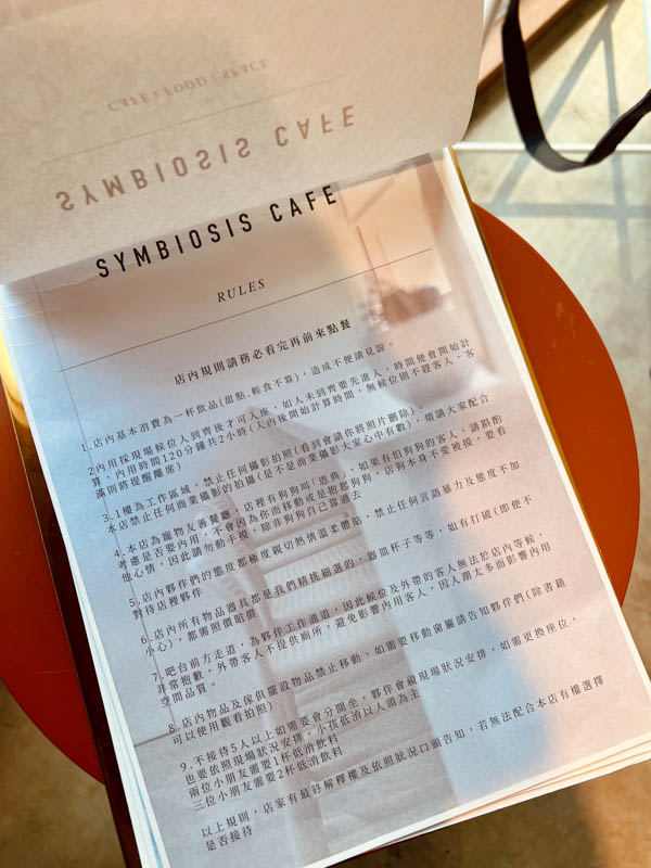 【高雄咖啡廳】共生咖啡Symbiosis café 光榮碼頭韓系咖啡廳 肉桂捲禮盒(附菜單) @春天幸福味