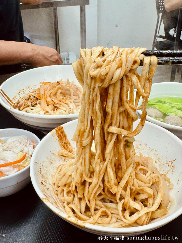 【高雄美食】山東麻醬麵回歸重出江湖 銅板價麻醬超香滷味必吃~苓雅區人氣平價小吃(附菜單) @春天幸福味