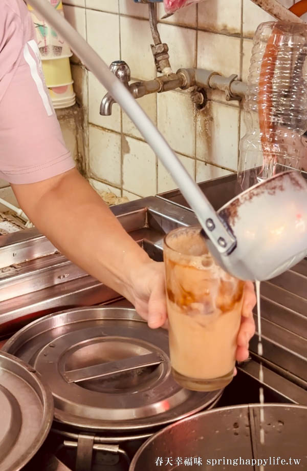 【高雄美食】前金古早味紅茶 在地人的下午茶 懷舊茶水攤 加整瓶高牧鮮奶茶 @春天幸福味