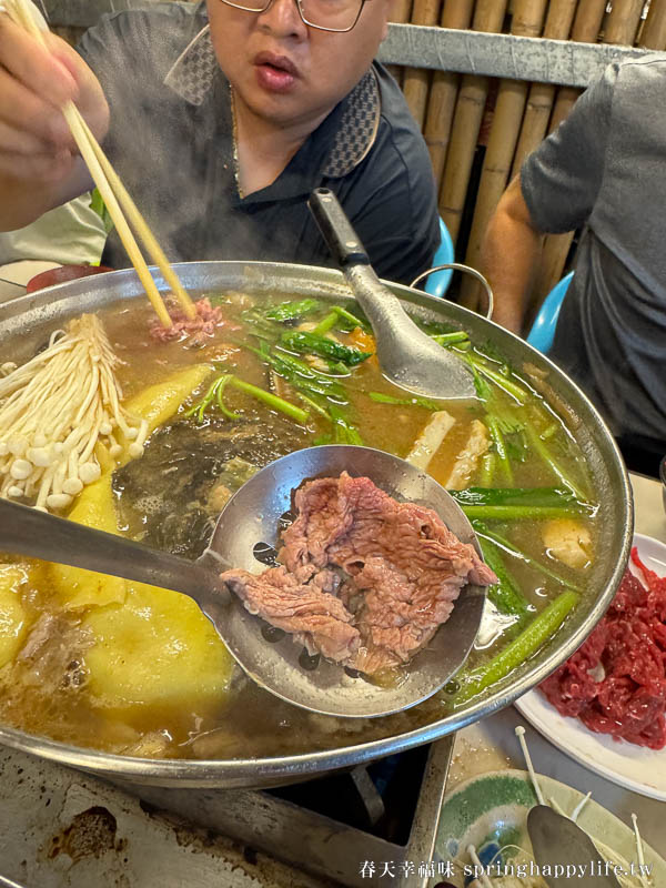【屏東美食】阿彬火鍋店 在地人激推平價石頭火鍋 一位難求半露天火鍋店 @春天幸福味