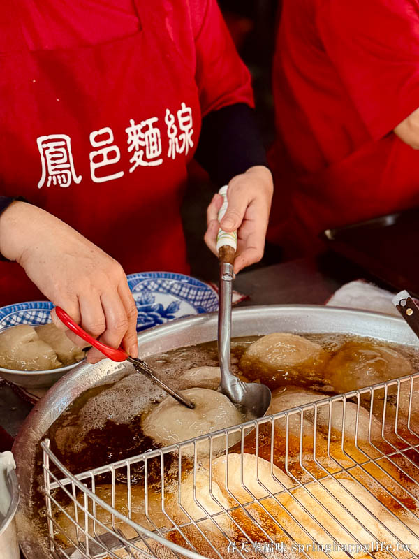 【高雄美食】鳳興麵線(原鳳邑麵線) 在地人激推平價美食 庭院用餐 銅板價排隊美食(附菜單) @春天幸福味