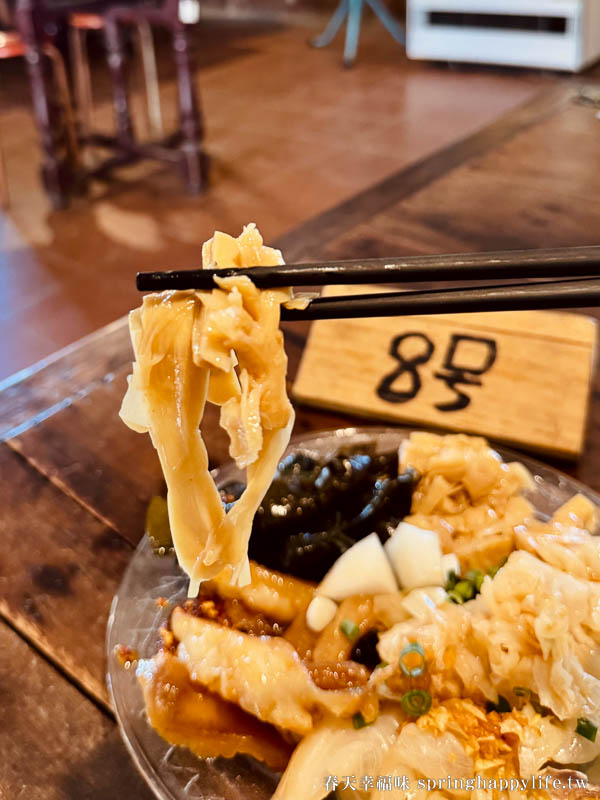 【屏東美食】癮石男女柴燒麵 隱身長治鄉三合院 一周只開三天的溫暖麵店(附菜單) @春天幸福味