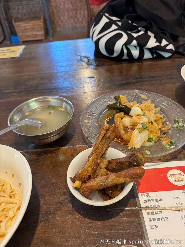 【屏東美食】癮石男女柴燒麵 隱身長治鄉三合院 一周只開三天的溫暖麵店(附菜單) @春天幸福味