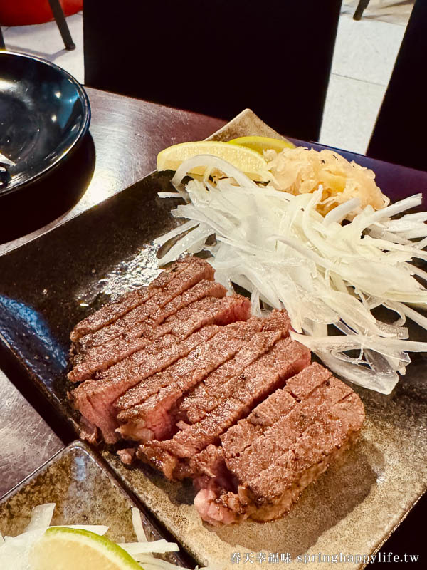 【高雄美食】吃不飽碳烤牛排 只賣原肉！大口吃肉就是爽 可帶外食超過癮(附菜單) @春天幸福味