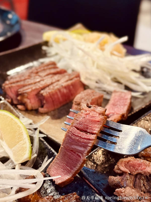 【高雄美食】吃不飽碳烤牛排 只賣原肉！大口吃肉就是爽 可帶外食超過癮(附菜單) @春天幸福味