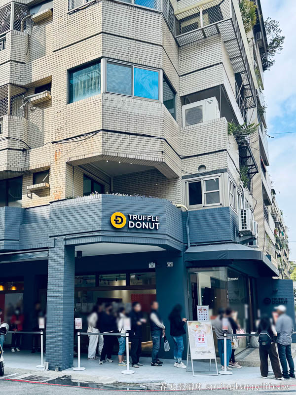 【高雄美食】Truffle Donut高雄店 日本鳥取生甜甜圈 排隊名店海外首店 松露甜甜圈必吃！ @春天幸福味